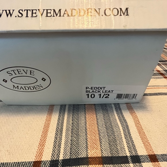 Steve Madden Black Leather 2 buckle dress shoes 10 1/2 - Picture 3 of 9